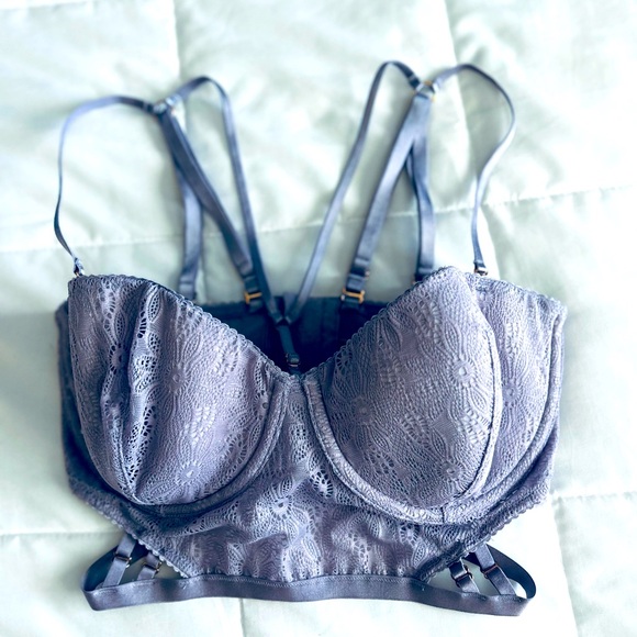 “FREE FANNY PACK” “NEW”  VICTORIA’S SECREY VERY SEXY BRA - Picture 1 of 5